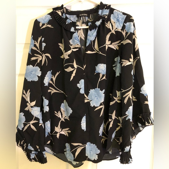 Ellen Tracy Tops - Floral top